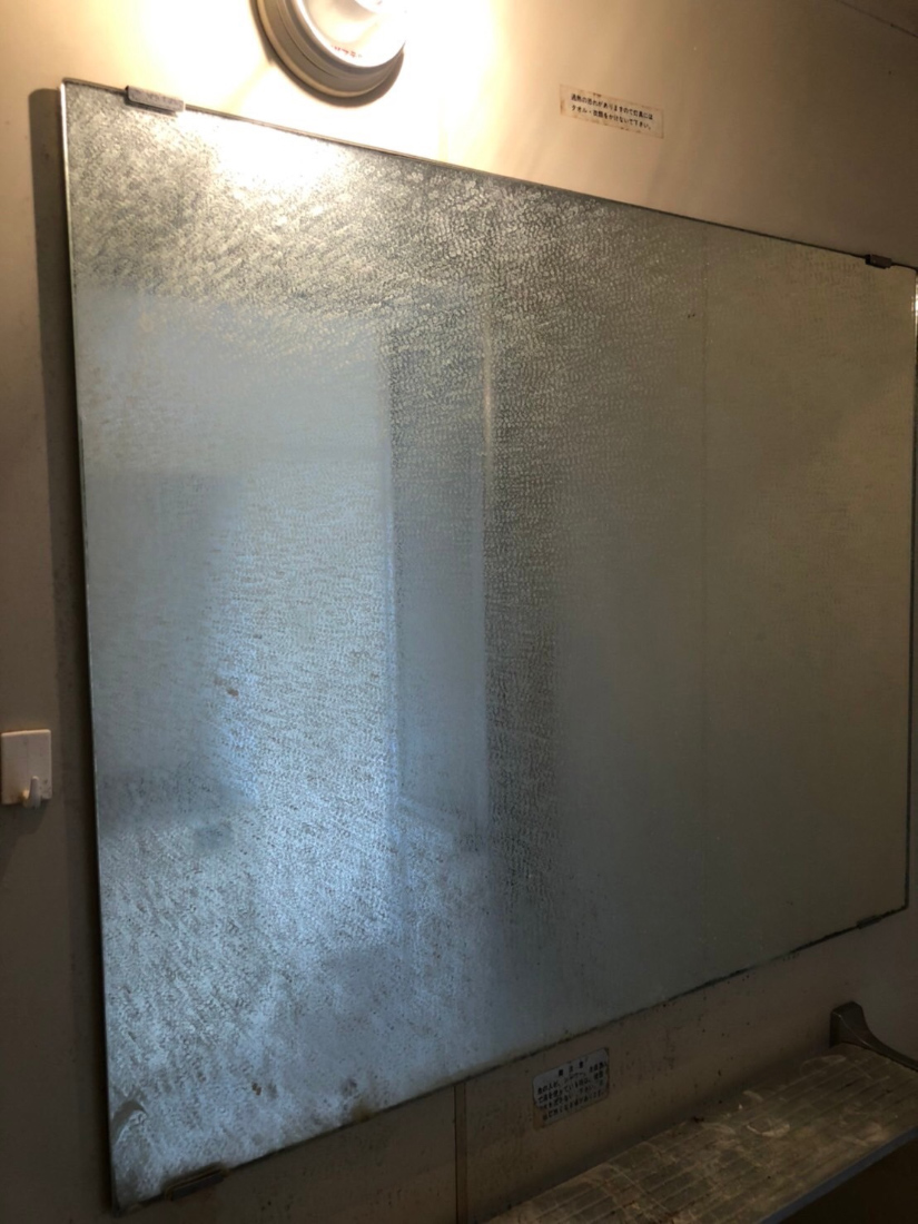 鏡のリフォーム前の画像